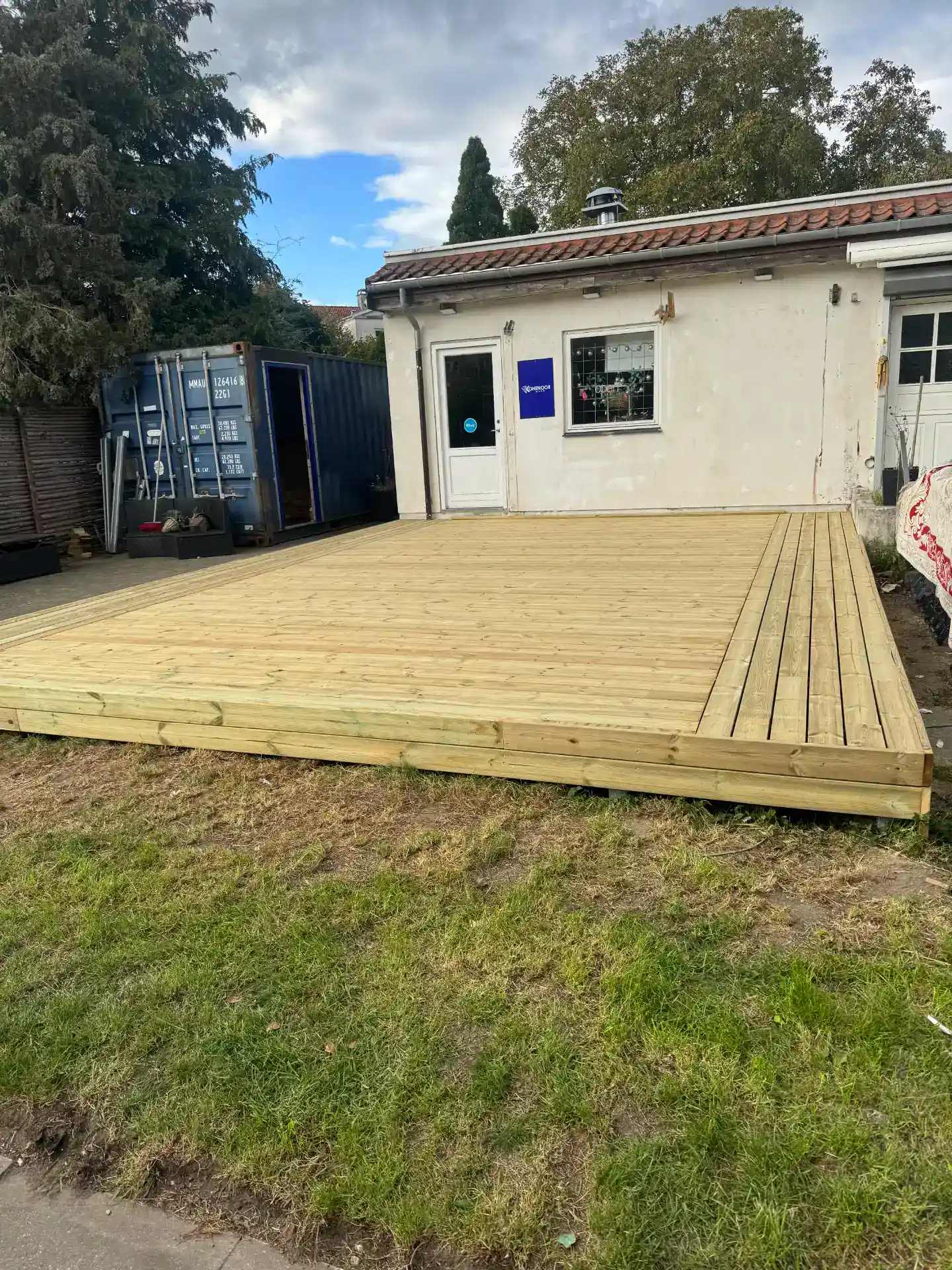 1. Ny træterrasse med klar til at blive brugt, kvalitetsarbejde i København.